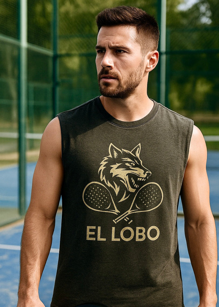 Man wearing El Lobo men's padel tank top on court by Corcuera